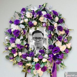 x Corona Rosas y Lisianthus Color Morado con Foto
